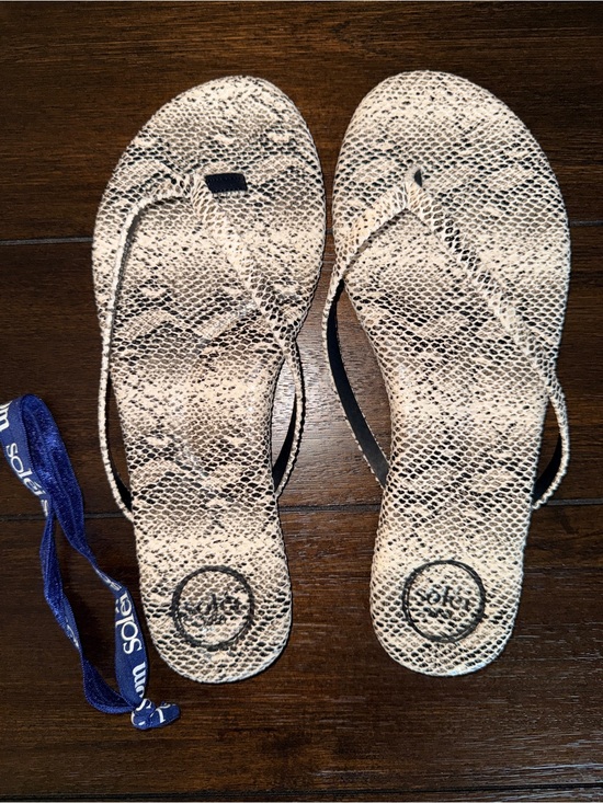 Solei Sea Shoes - Soléi Sea Flip Flop - NWT - Size 8 - Indie Sandal in Light Python Grey